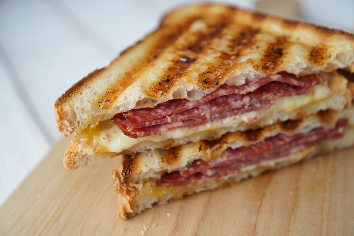 croque-monsieur-salami-piquant